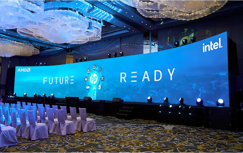HP Future Ready curved LED stage